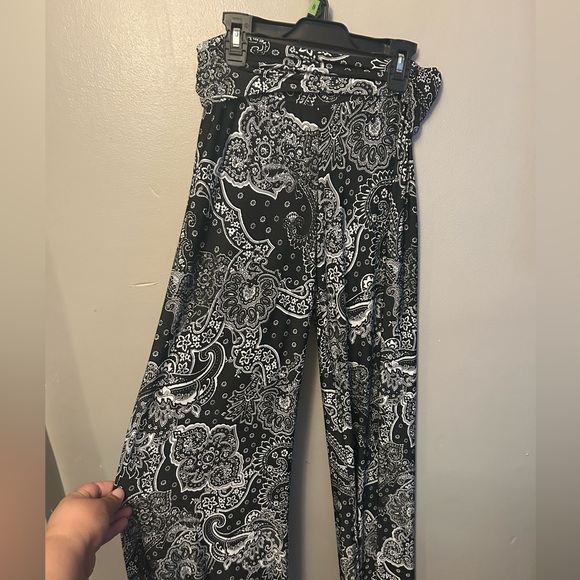 Black/white paisley print full stretch wide leg pants w/comfort waistband - Picture 5 of 8